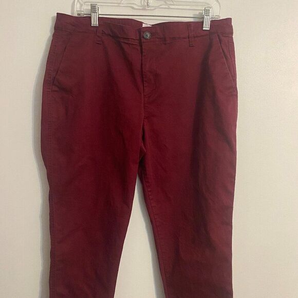 GAP Pants - GAP Burgundy Girlfriend Khaki ankle pants, size 14